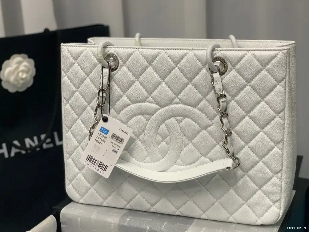 First Bag Ru CHANEL BAG TOTE 0604